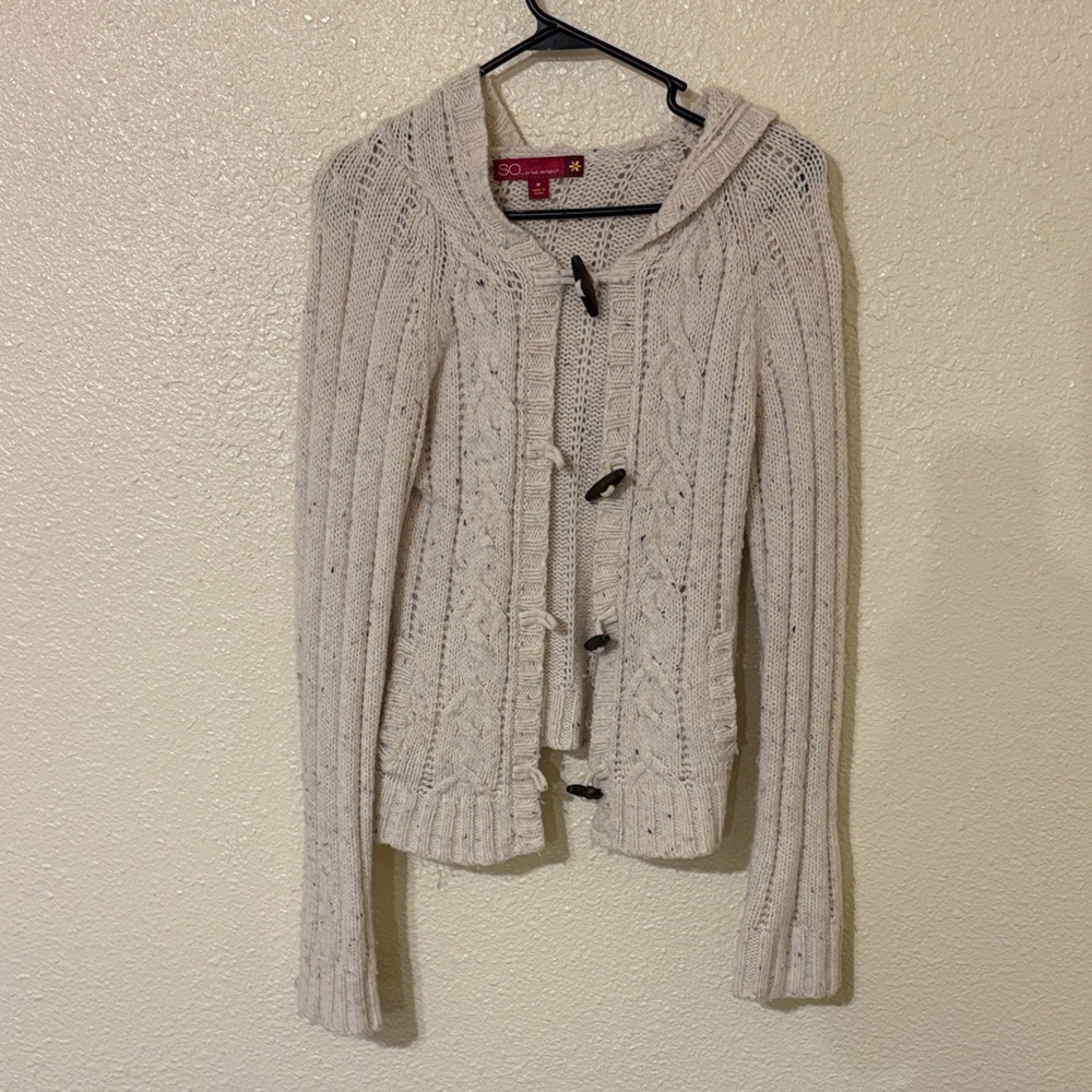 SO Hooded Cable-Knit Toggle Cardigan in Cream Speckle